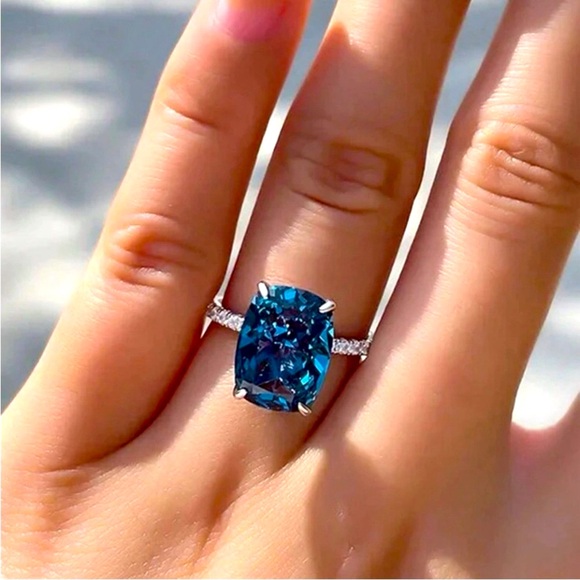 π Silver Fashion Ring with Faux Blue Diamond - Picture 11 of 13